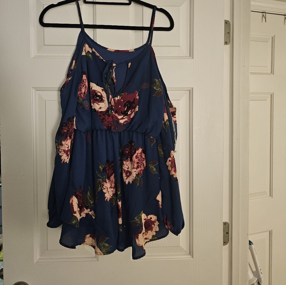 Peach Love California Navy Floral Shorts Romper Size M